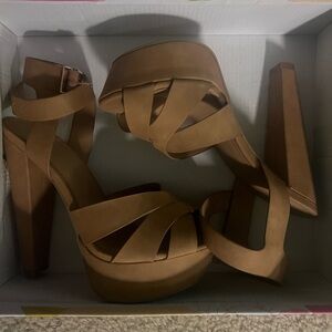 Gorgeous Brand New Tan Heel‼️